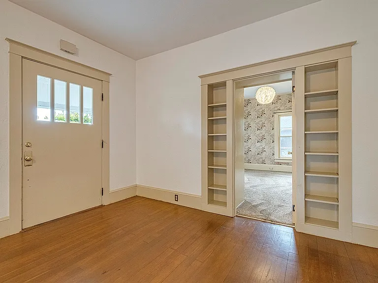 623 E Main St — Photo 18