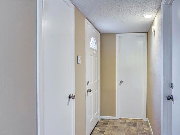 3rd image of 1820 Greenspring Cir