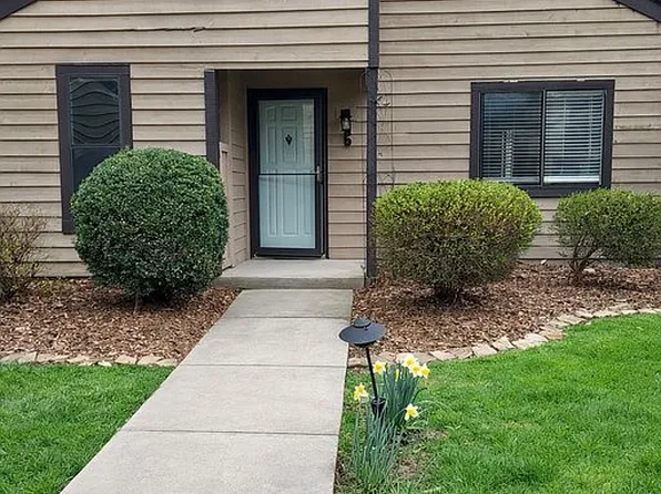 6 Woodlands Dr, Black Mountain, NC 28711