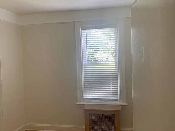 4th image of 665 E 222nd St #2