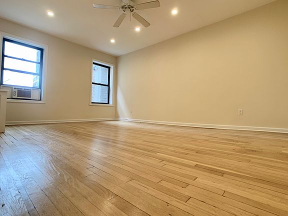 4th image of 157 W 72nd St APT 5R