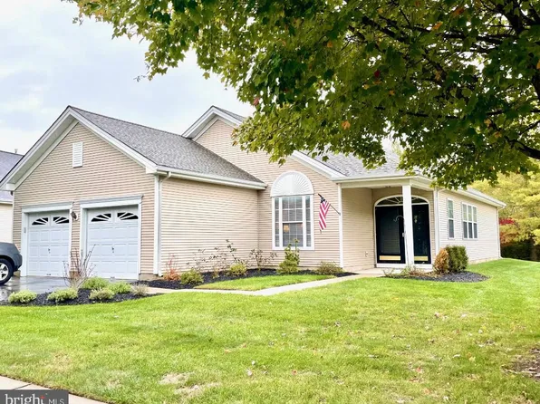 18 Brewster Ct, Pennington, NJ 08534