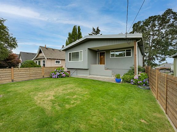 4th image of 3128 Quadra St