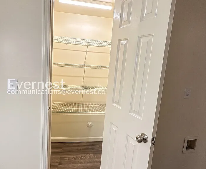 1592 King James Dr — Photo 9