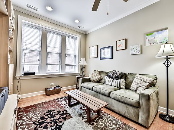 5th image of 536 W Belmont Ave APT 3W