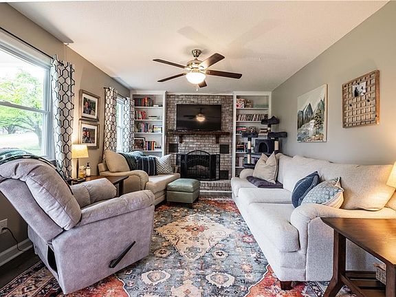 5th image of 216 Brookwood Dr