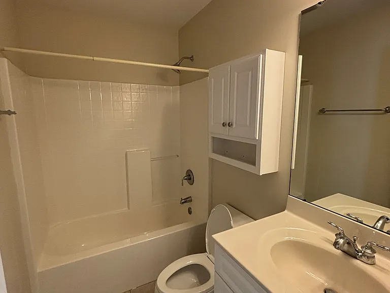 1045 Glenwood Station Ln — Photo 3