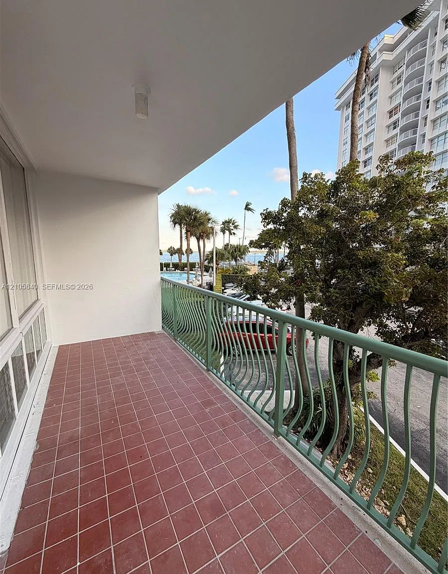 Brickell Bay Tower Condo — Photo 4