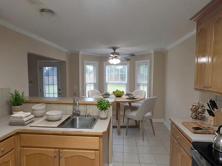 102 W Kilburn Cir — Photo 15