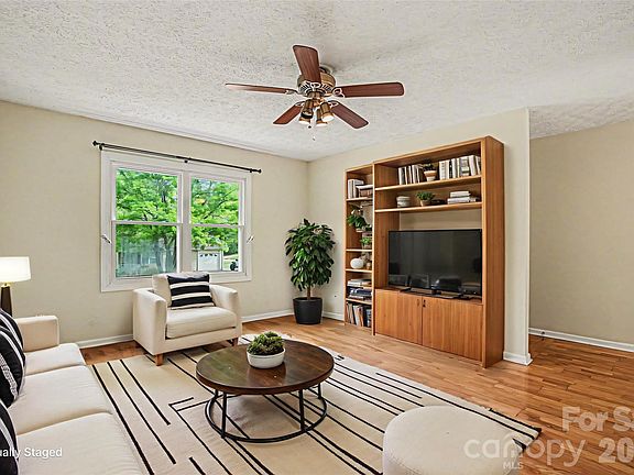 3rd image of 105 Chalice Ct