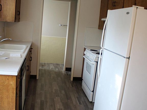 Great Kitchen with disposal and dishwasher