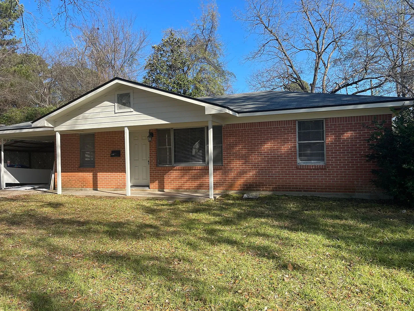 Southern Hills 3/1 Cute Brick Home — Photo 3
