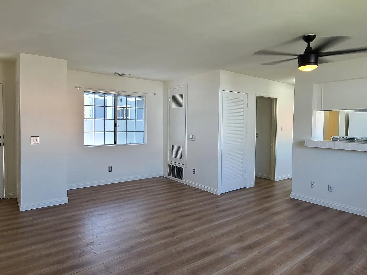 3 bed, 1130 sqft, $3,400 — Photo 3