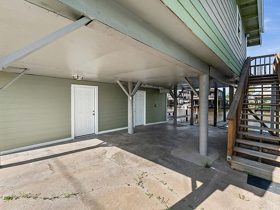 3rd image of 310 Marine Way