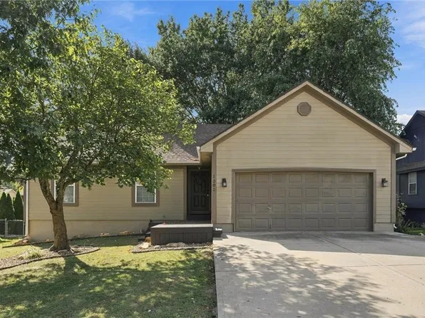 1302 Deena St, Pleasant Hill, MO 64080