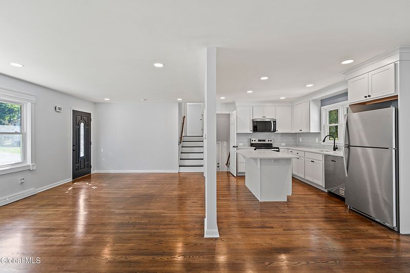 4th image of 152 Okara Drive