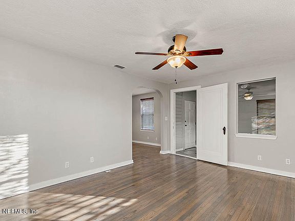 5th image of 4059 COLLEGE Street