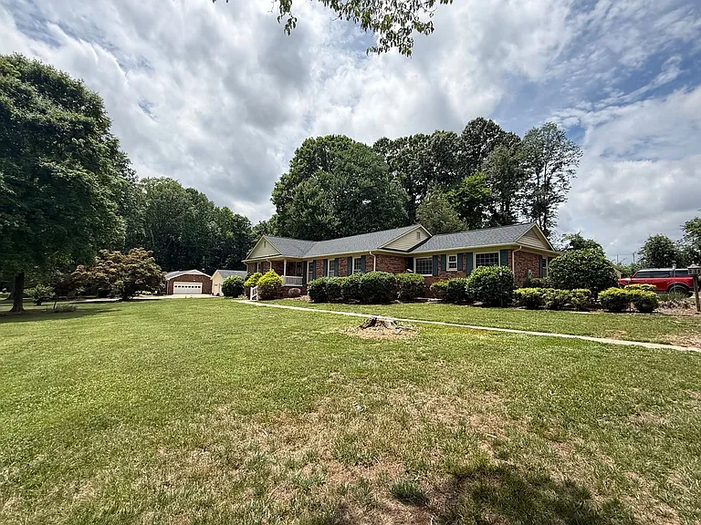 1225 Woodhaven Dr — Photo 26