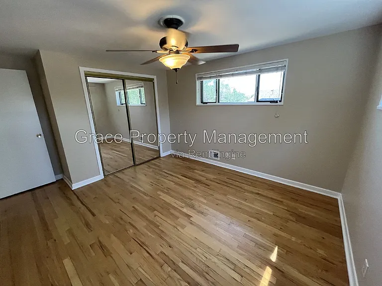 10541 Livingston Dr — Photo 13