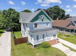 826 N 10th St #826B, Manitowoc, WI 54220