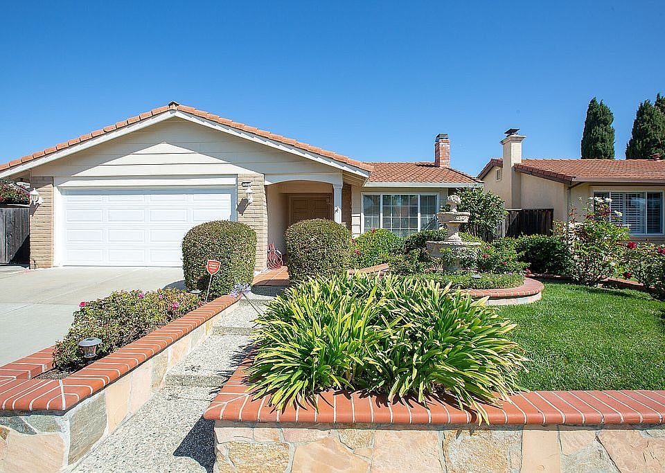 2nd image of 32782 Bucks Lake Ln