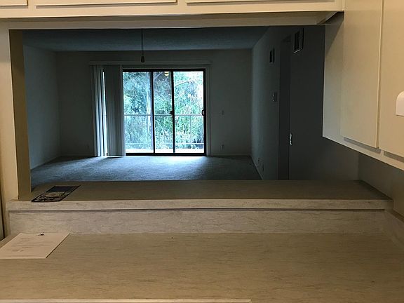 5th image of 551 W Pueblo St #10