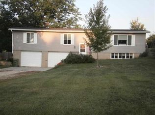 103 Fairholm Dr, Waverly, IA 50677