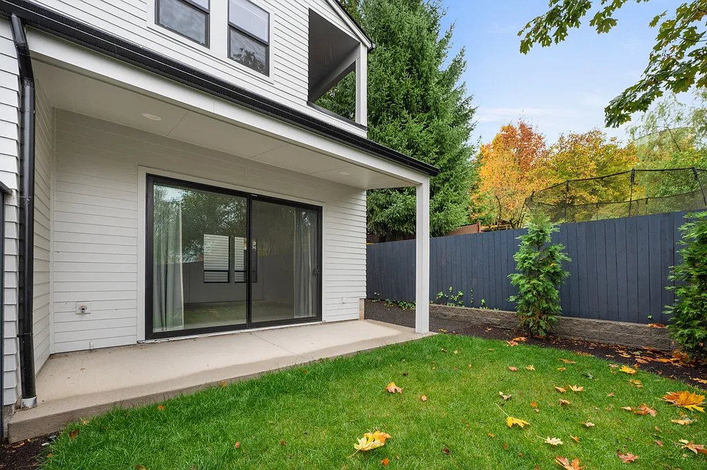 3 bed, 2.5 bath, 1304 sqft, $3,495 — Photo 3