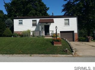 4913 W Hill Dr, Godfrey, IL 62035