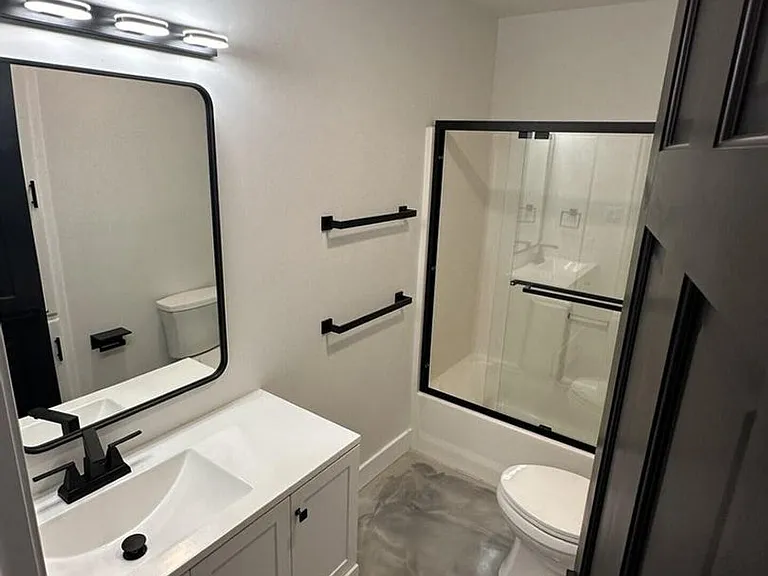 2301 Grant Ln — Photo 24