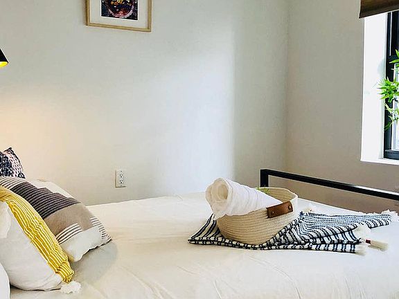 5th image of 1020 Manhattan Ave #3B