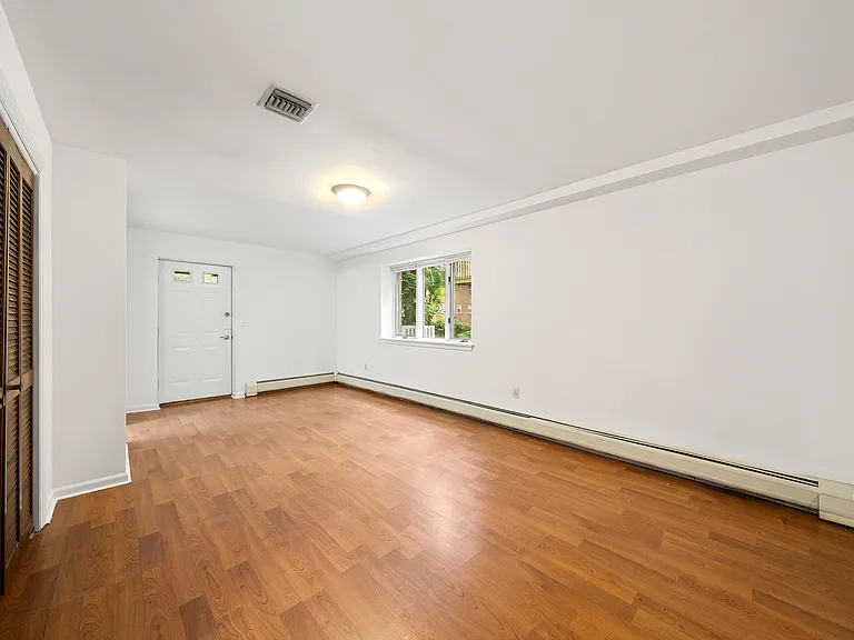 2462B E 7th St #B — Photo 22