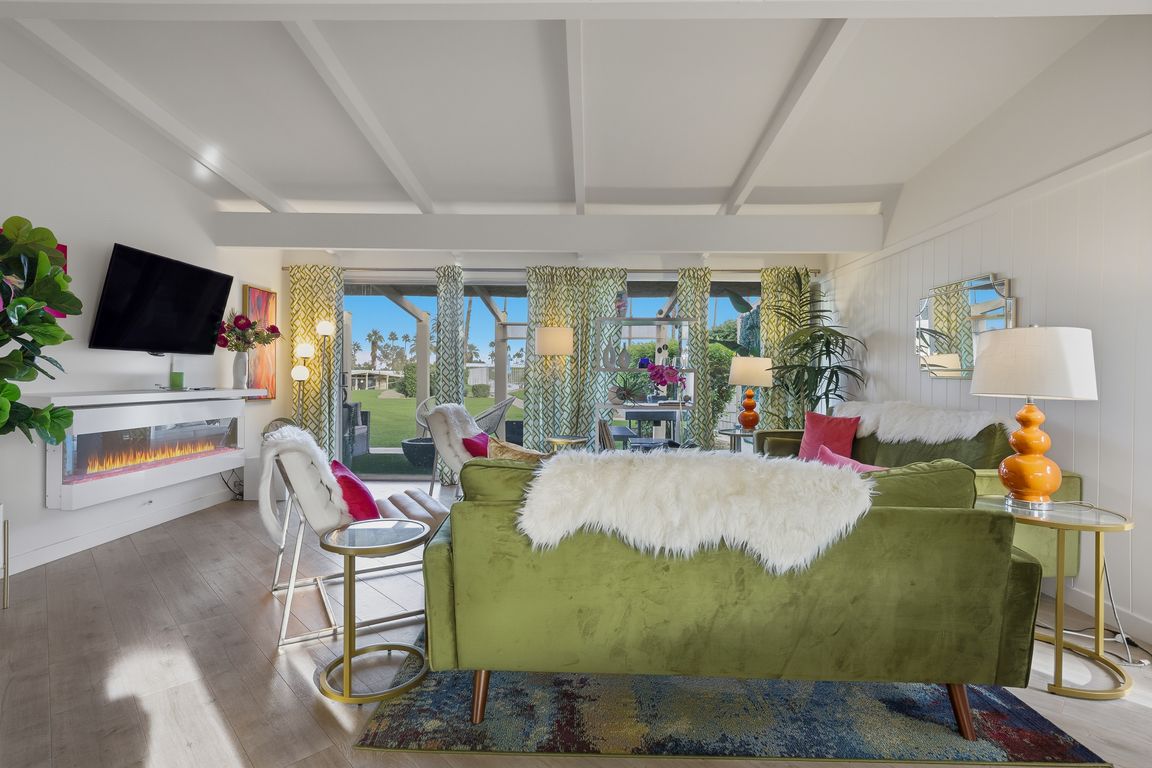 next background image