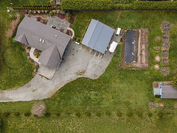 3rd image of 51 W Lancaster Lane