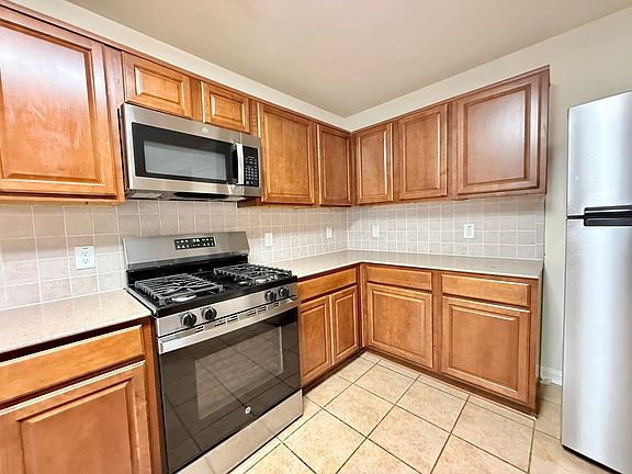 4th image of 431 Mantova Dr