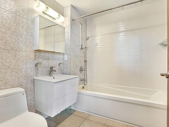 4th image of 1676 E 19th St #Penthouse