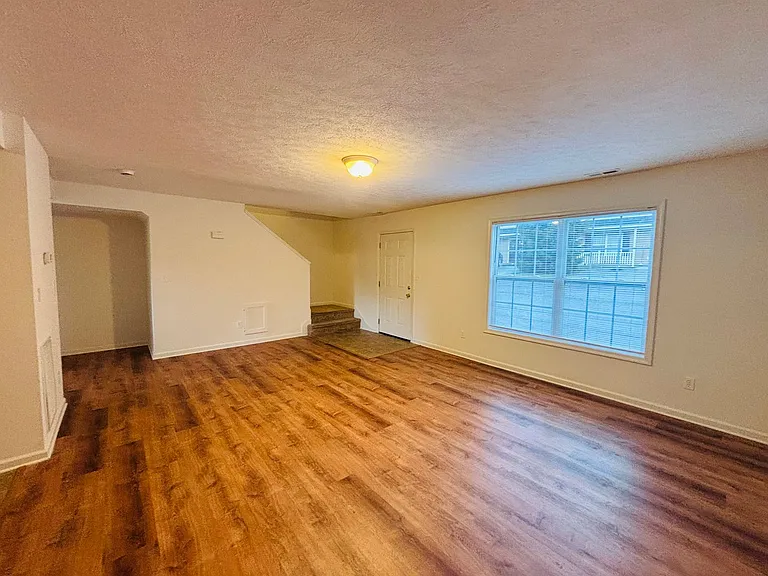 40 Station Ln NE — Photo 3
