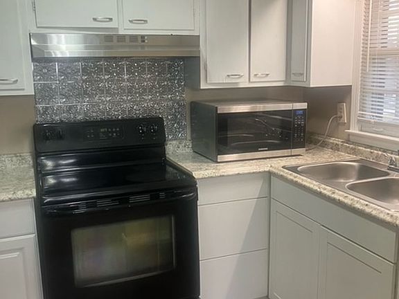3rd image of 6142 Graceland Cir