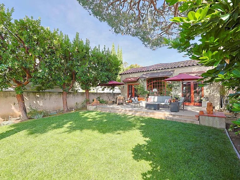 1027 Adella Ave — Photo 33