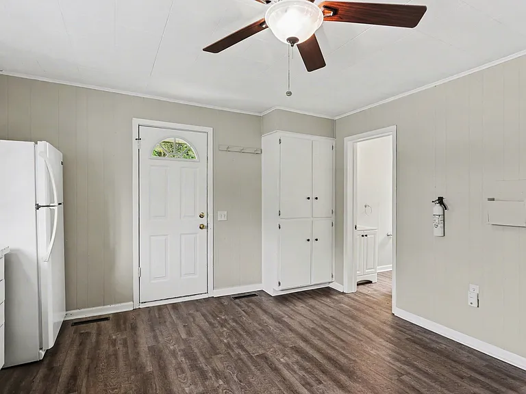 801 S Sherman St — Photo 3