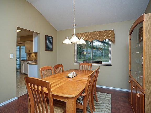 5th image of 26624 Fairfax Ln