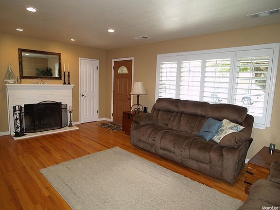 4th image of 1526 Daniels Ave