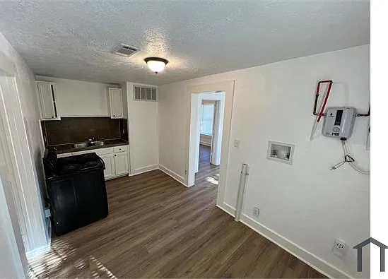 1860 Forsythe St — Photo 8