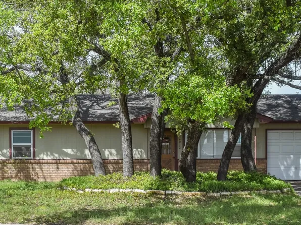 2012 S High St, Brady, TX 76825