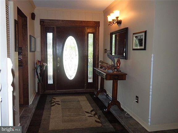 3rd image of 158 Lakeside Dr