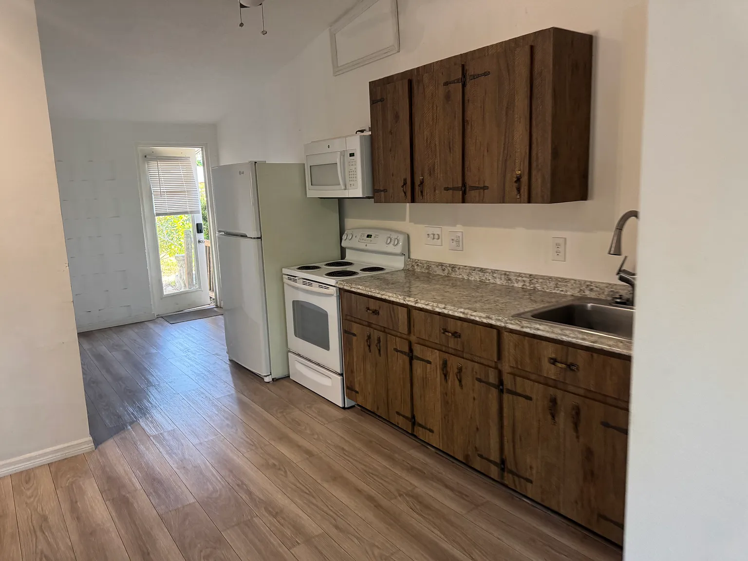 2 bed, 1100 sqft, $1,070 — Photo 3