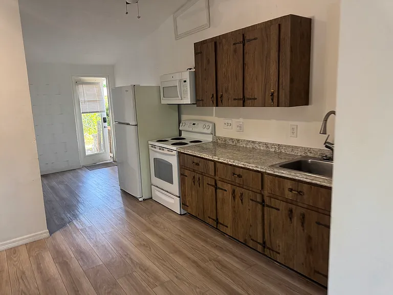 4037 Condor Ln #5 — Photo 3