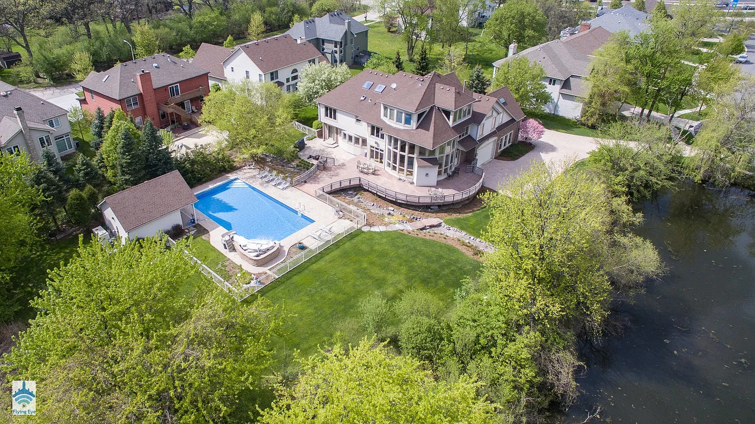 9024 Darien Woods Ct photo 1