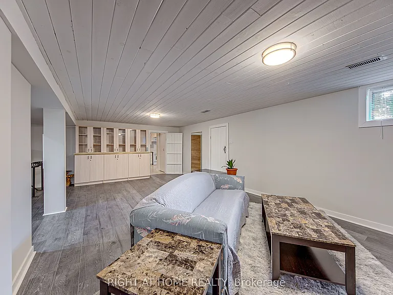 148 Riverglen Dr #BASEMENT — Photo 4