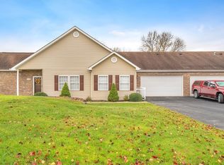 120 Clearwater Dr, Ellwood City, PA 16117